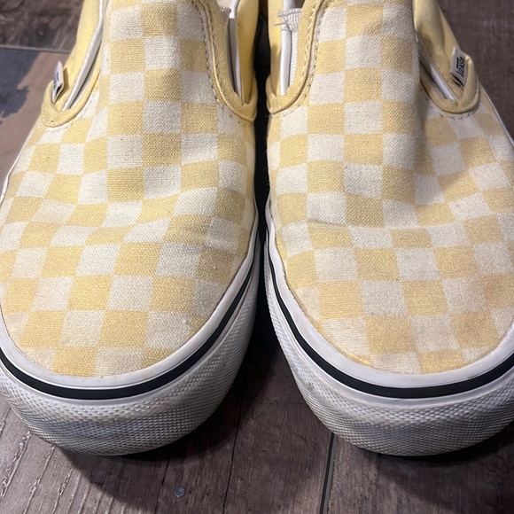 (8) Women’s Vans Checkered Pale Yellow & White Slip On Sneakers - Picture 9 of 10